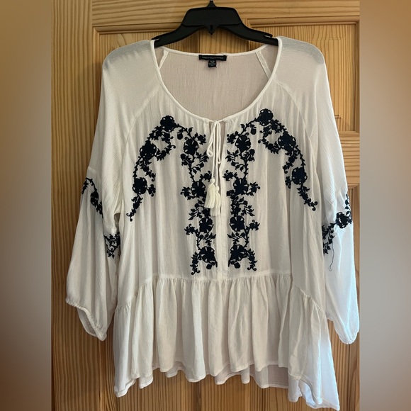 American Eagle Tops - American Eagle Navy Blue and White Embroidered Round Drawstring Neck Size XL‎